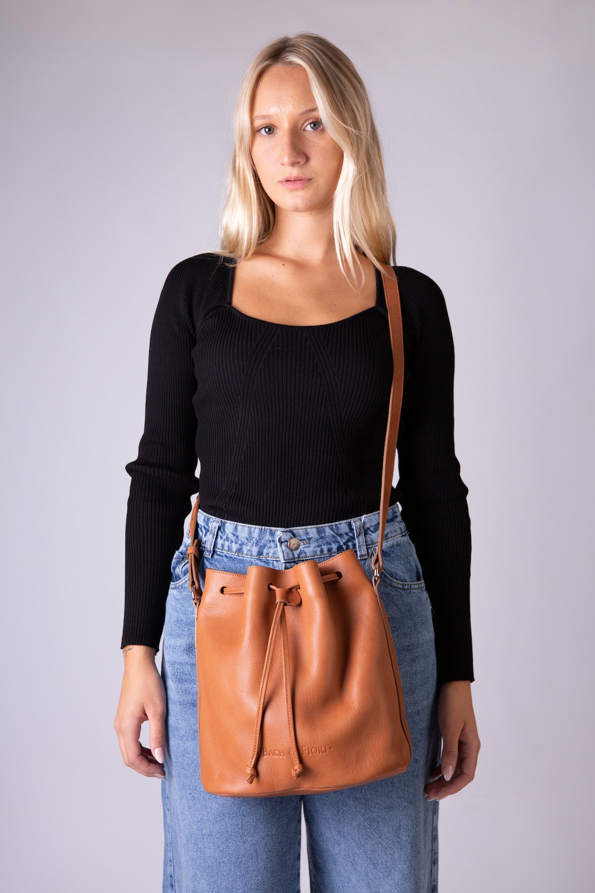 Roberta Bucket Bag Tawny